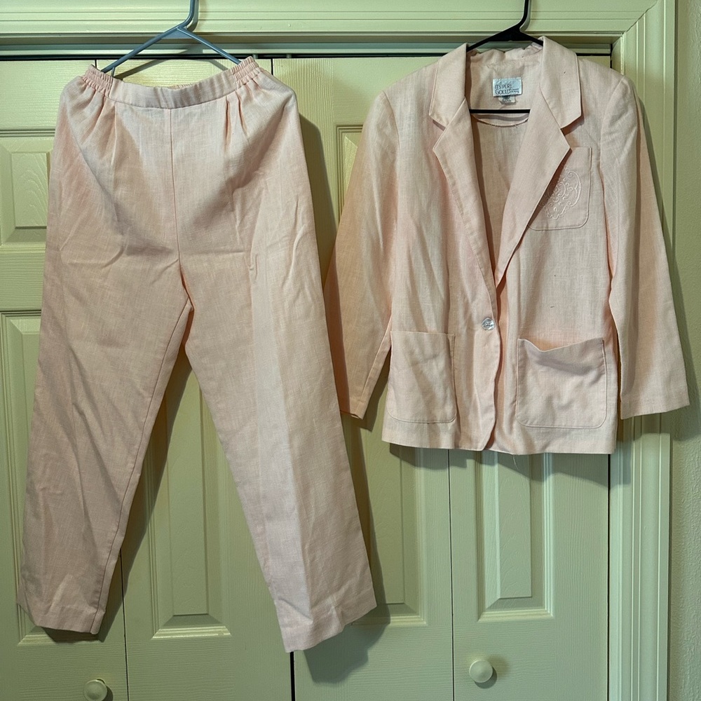 It’s pure Gould light pink capri pant suit